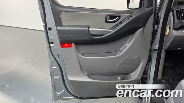 Hyundai Grand Starex Van 3-Seater Smart 2021 — фото 24