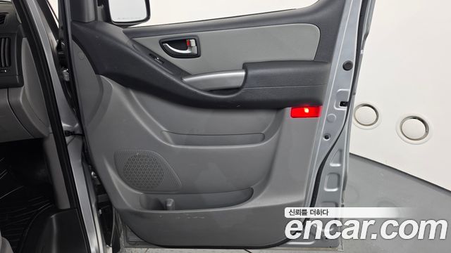 Hyundai Grand Starex Van 3-Seater Smart 2021 — фото 25