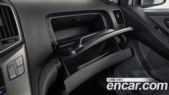 Hyundai Grand Starex Van 3-Seater Smart 2021 — фото 27