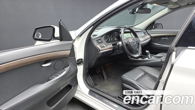 BMW 5 Series GT (F07) GT xDrive 2011 — фото 10