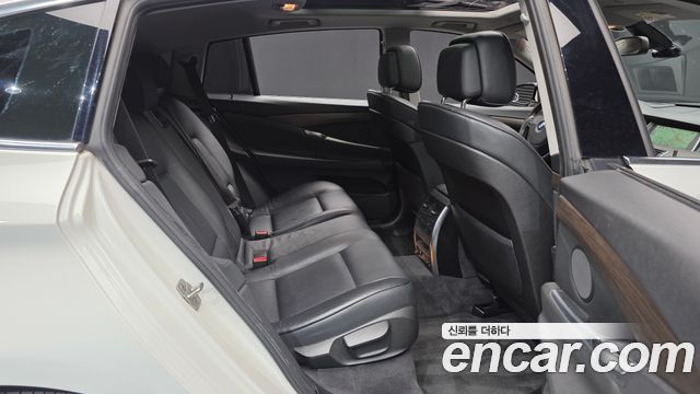 BMW 5 Series GT (F07) GT xDrive 2011 — фото 16