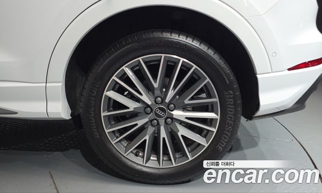 Audi Q3 (F3) 35 TDI Premium 2023 — фото 21