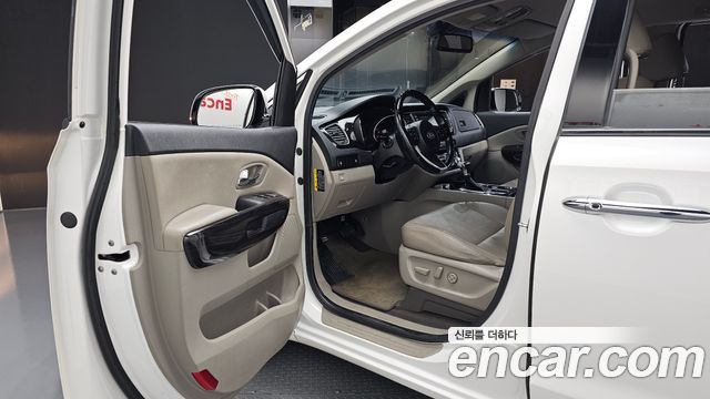 Kia Carnival 11-Seater Prestige 2019 — фото 10