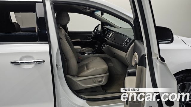 Kia Carnival 11-Seater Prestige 2019 — фото 26