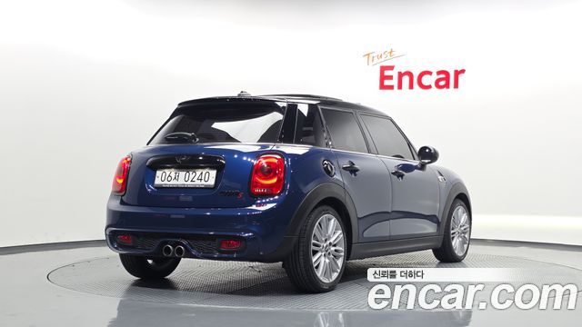 MINI Cooper S 5Door Standard 3rd 2016 — фото 2