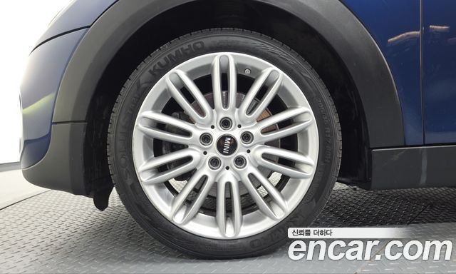 MINI Cooper S 5Door Standard 3rd 2016 — фото 5