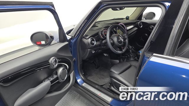 MINI Cooper S 5Door Standard 3rd 2016 — фото 10