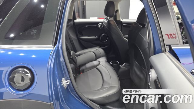 MINI Cooper S 5Door Standard 3rd 2016 — фото 11