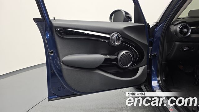 MINI Cooper S 5Door Standard 3rd 2016 — фото 24