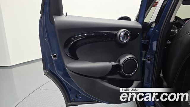 MINI Cooper S 5Door Standard 3rd 2016 — фото 25