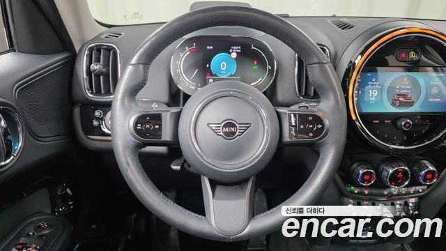 MINI Cooper Countryman Classic Plus Launch Pack 2nd Gen 2023 — фото 31