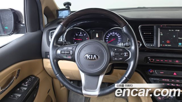 Kia Carnival 7-seater Limousine President 2016 — фото 13
