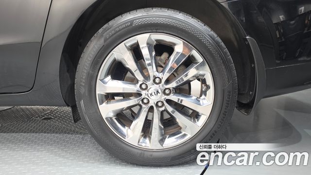 Kia Carnival 7-seater Limousine President 2016 — фото 21