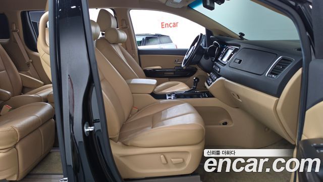 Kia Carnival 7-seater Limousine President 2016 — фото 26