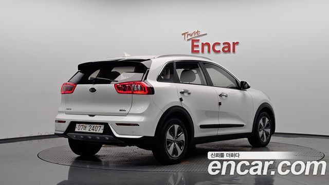Kia Niro Prestige 2018 — фото 2