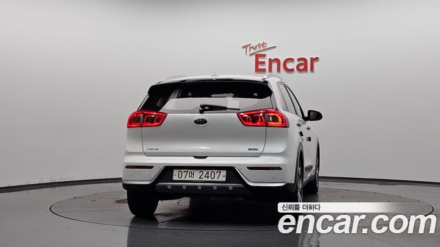 Kia Niro Prestige 2018 — фото 4