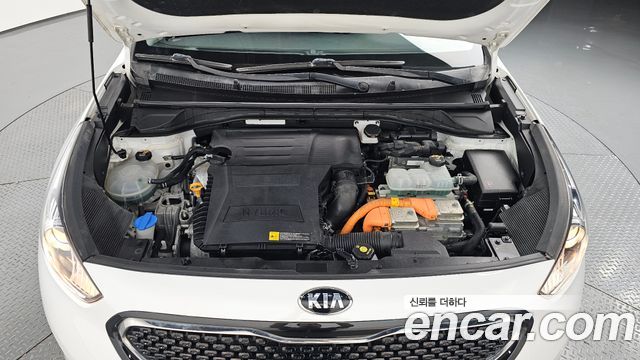 Kia Niro Prestige 2018 — фото 6