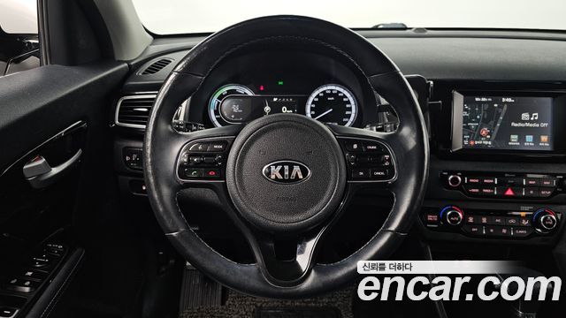 Kia Niro Prestige 2018 — фото 13