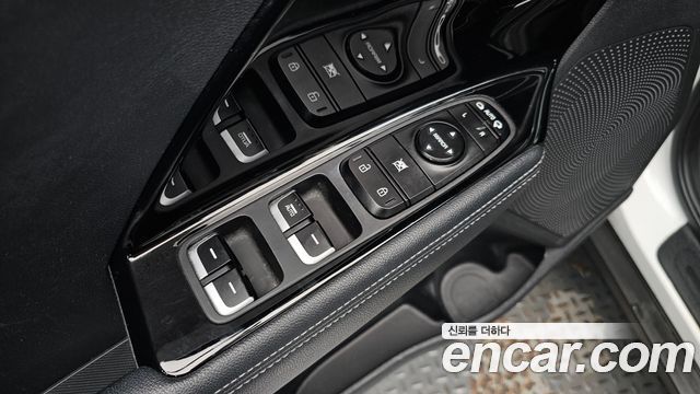 Kia Niro Prestige 2018 — фото 20