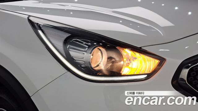 Kia Niro Prestige 2018 — фото 22