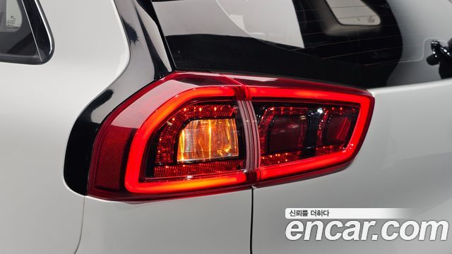 Kia Niro Prestige 2018 — фото 23