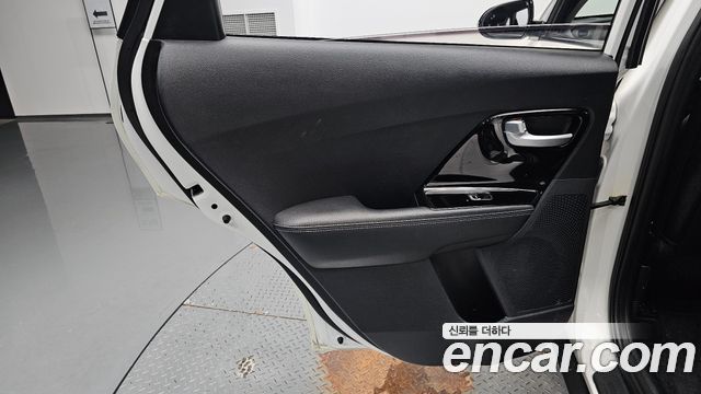 Kia Niro Prestige 2018 — фото 25