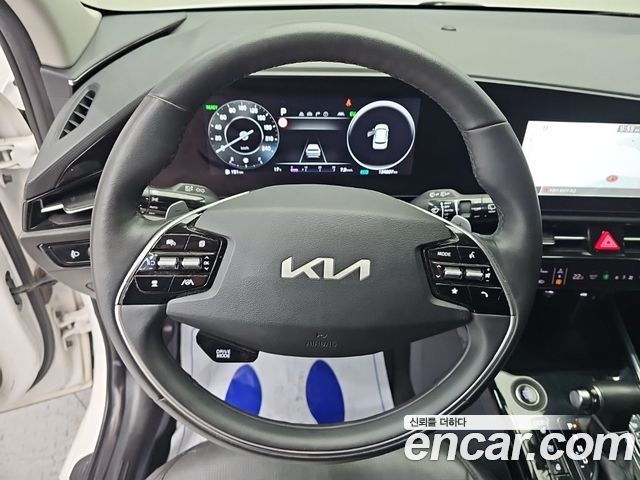 Kia Niro Prestige 2022 — фото 9