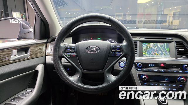 Hyundai Sonata (LF) 2.0 Smart 2015 — фото 14