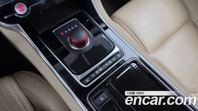 Jaguar XF (X260) 20d Prestige 2018 — фото 9