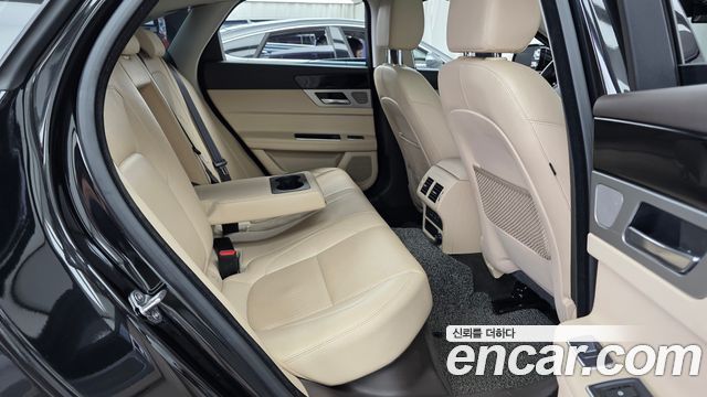Jaguar XF (X260) 20d Prestige 2018 — фото 11