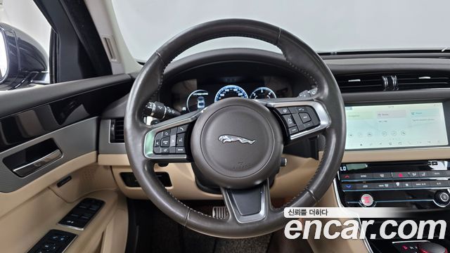 Jaguar XF (X260) 20d Prestige 2018 — фото 12
