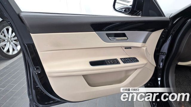 Jaguar XF (X260) 20d Prestige 2018 — фото 24