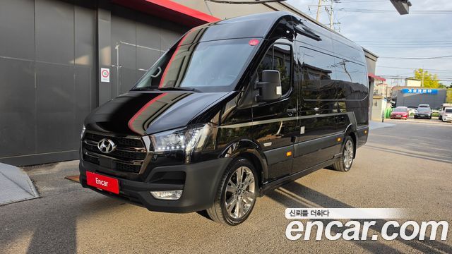 Hyundai Solati 11-Seater Luxury