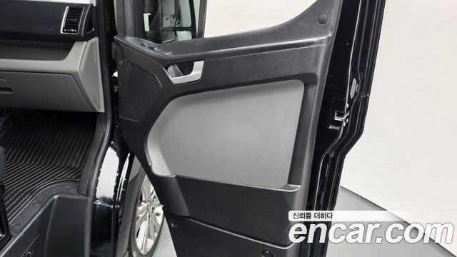 Hyundai Solati 11-Seater Luxury 2021 — фото 25
