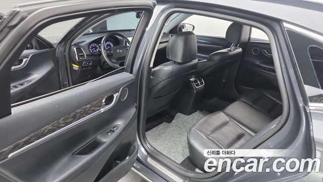 Hyundai Grandeur (IG) 2.4 Premium 2018 — фото 11
