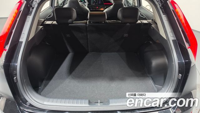 Kia Niro Prestige 2022 — фото 16