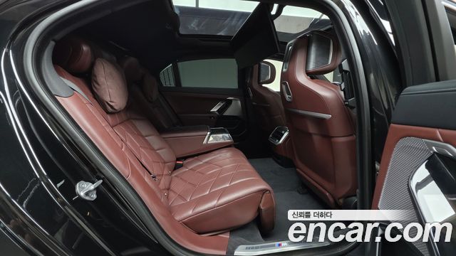 BMW 7 Series (G70) 740i xDrive M Sport 2024 — фото 12