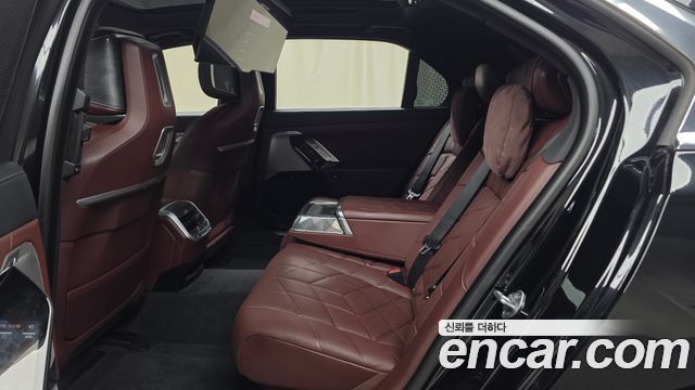 BMW 7 Series (G70) 740i xDrive M Sport 2024 — фото 26