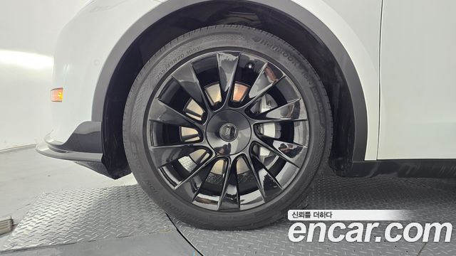 Tesla Model Y Long Range AWD 2021 — фото 5