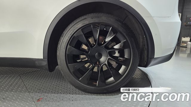 Tesla Model Y Long Range AWD 2021 — фото 27