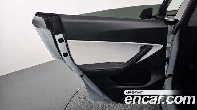 Tesla Model Y Long Range AWD 2021 — фото 31