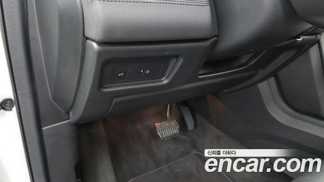 Land Rover Discovery Sport 2.0 TD4 SE 2019 — фото 18
