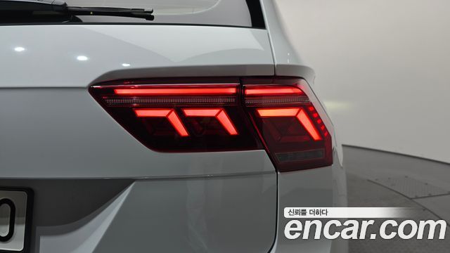 Volkswagen Tiguan (II) 2.0 TDI Prestige 2023 — фото 23