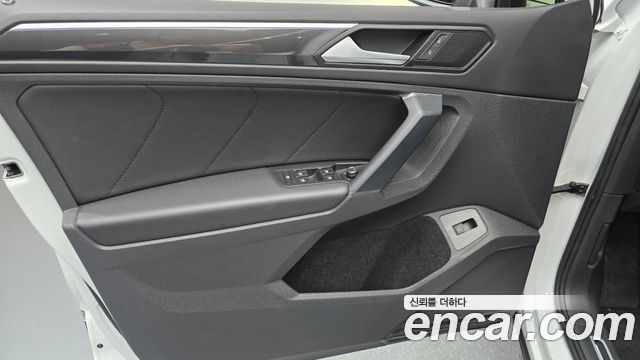 Volkswagen Tiguan (II) 2.0 TDI Prestige 2023 — фото 24