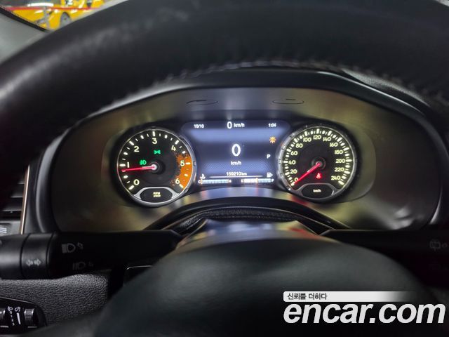 Jeep Renegade 1.6 Diesel Longitude 2015 — фото 8