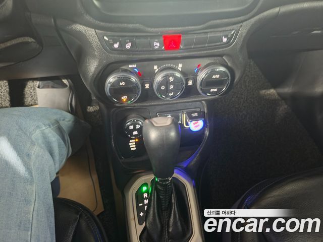 Jeep Renegade 1.6 Diesel Longitude 2015 — фото 9