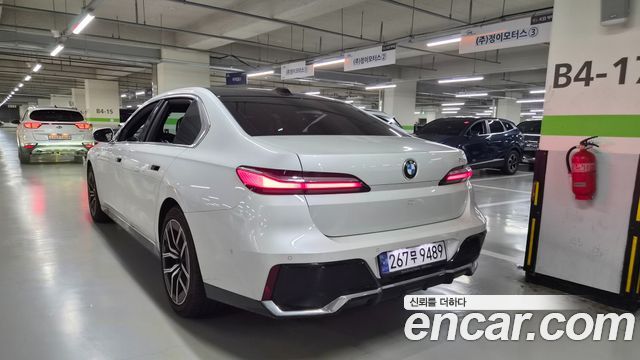 BMW 7 Series (G70) 740i sDrive M Sport 2023 — фото 3