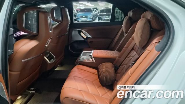 BMW 7 Series (G70) 740i sDrive M Sport 2023 — фото 7