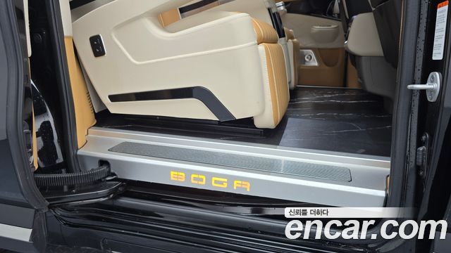 Kia Carnival (IV) Gasoline 9-Seater Hi Limousine (7-seater Limousine(Special vehicle) 2024 — фото 17