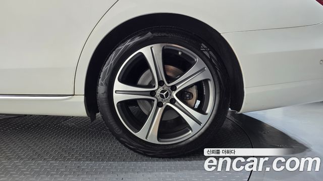 Mercedes-Benz E-Class (W213) E300 Avantgarde 2019 — фото 21